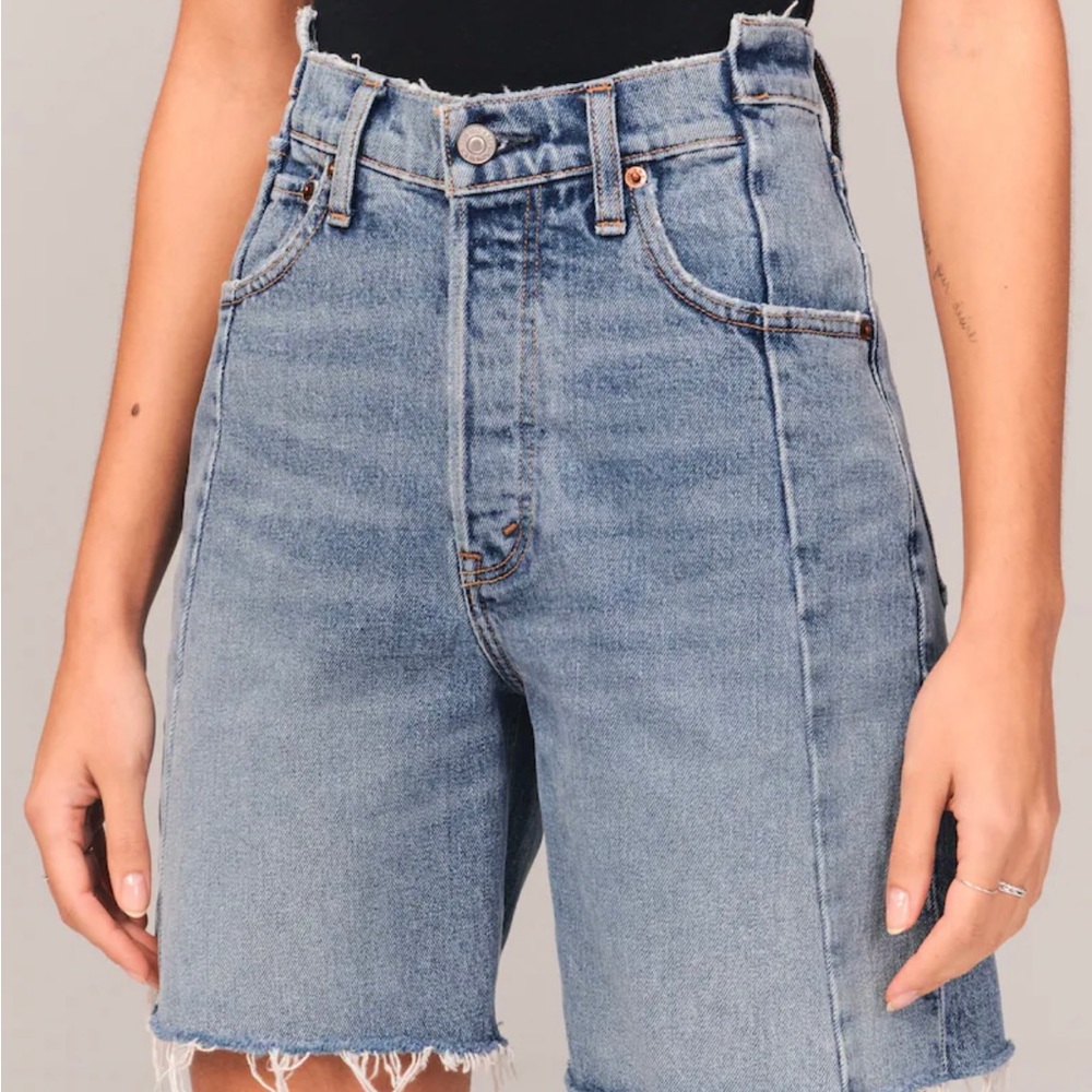 Abercrombie 7” dad shorts in size 10/30